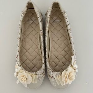 Beautiful cream dress shoes